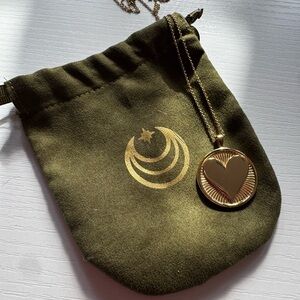 Jane Win LOVE Hearts Find Me Pendant (gold plated)